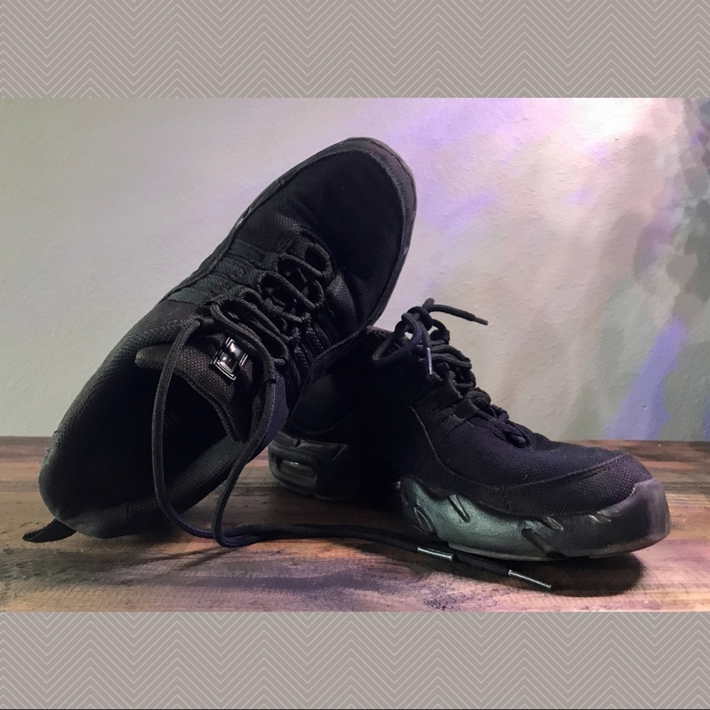 Bloch Adult “Boost” Dance Sneaker (9-9.5)